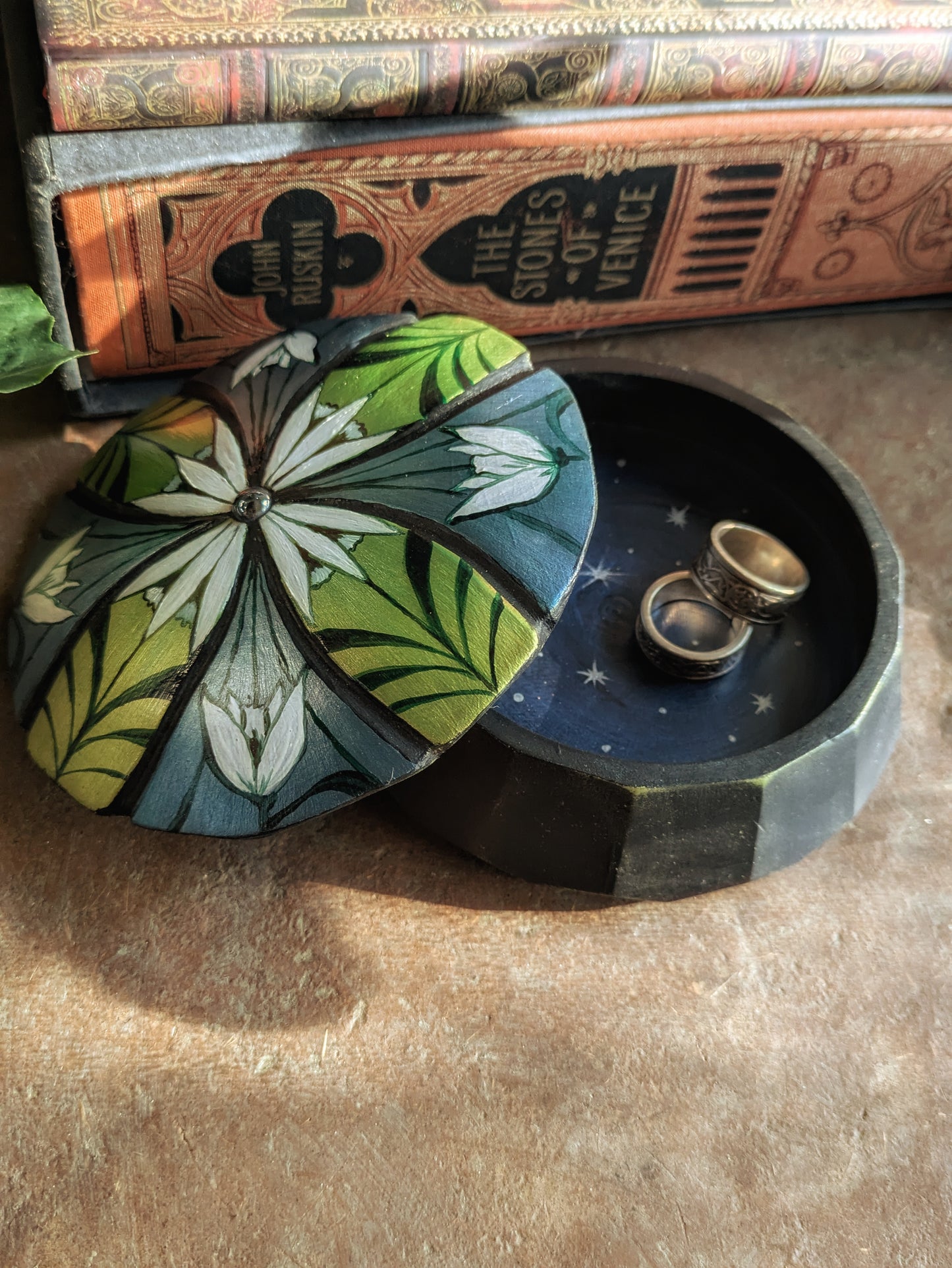 Luthien boxes - Christmas Freebies !!